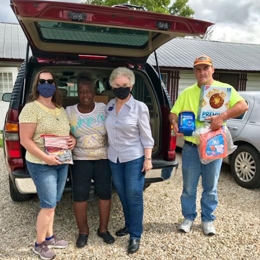 Volunteers deliver supplies to homeless shelter
